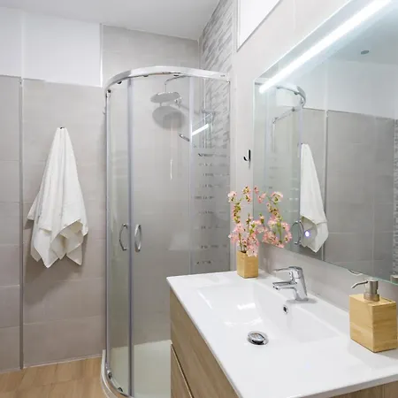 Elegance Cityscape Apartment Alicante