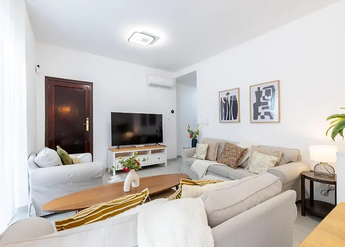 Elegance Cityscape Apartament